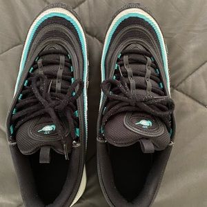 Nike AirMax XXXV. Size 10 (men’s). Worn twice. Excellent condition